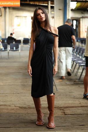 Emily Ratajkowski photo #1585