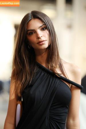 Emily Ratajkowski photo #1587