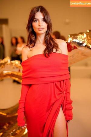 Emily Ratajkowski photo #1611