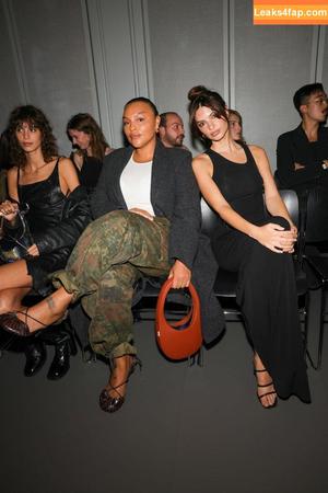 Emily Ratajkowski photo #1635