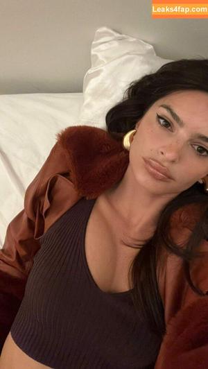 Emily Ratajkowski photo #1711