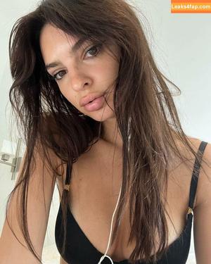 Emily Ratajkowski photo #1762