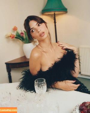 Emily Ratajkowski photo #1791