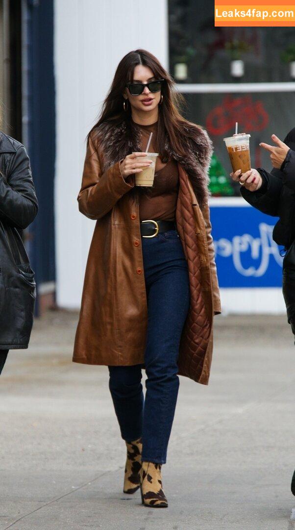 Emily Ratajkowski / Officialemilyratajkowski / emrata / https: leaked photo photo #2083