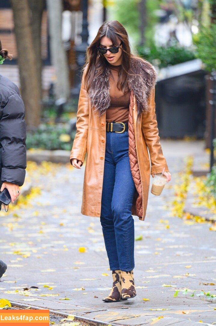 Emily Ratajkowski / Officialemilyratajkowski / emrata / https: leaked photo photo #2096