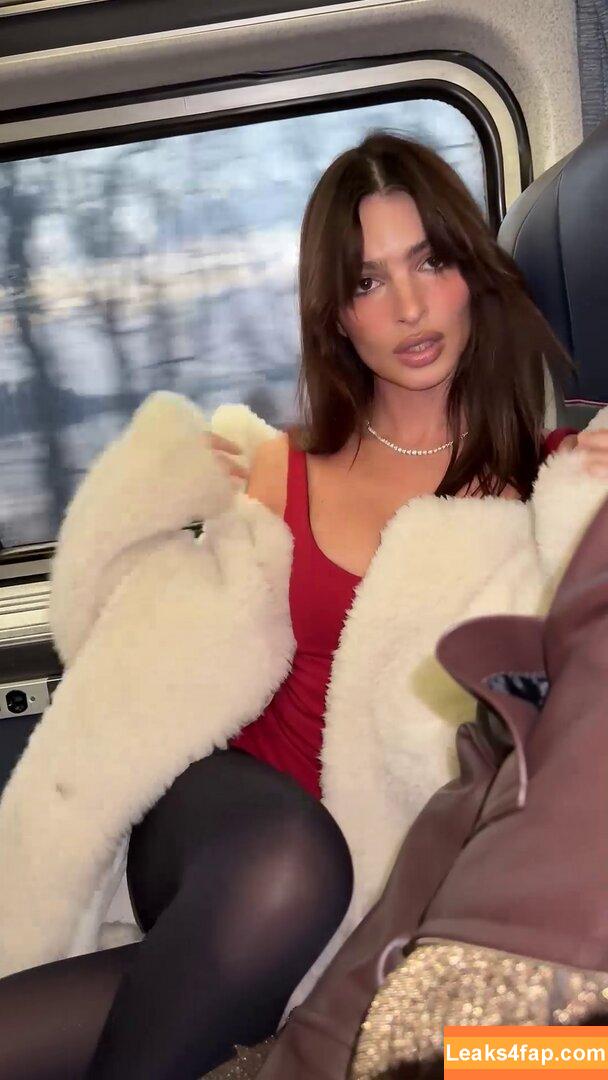 Emily Ratajkowski / Officialemilyratajkowski / emrata / https: leaked photo photo #2110