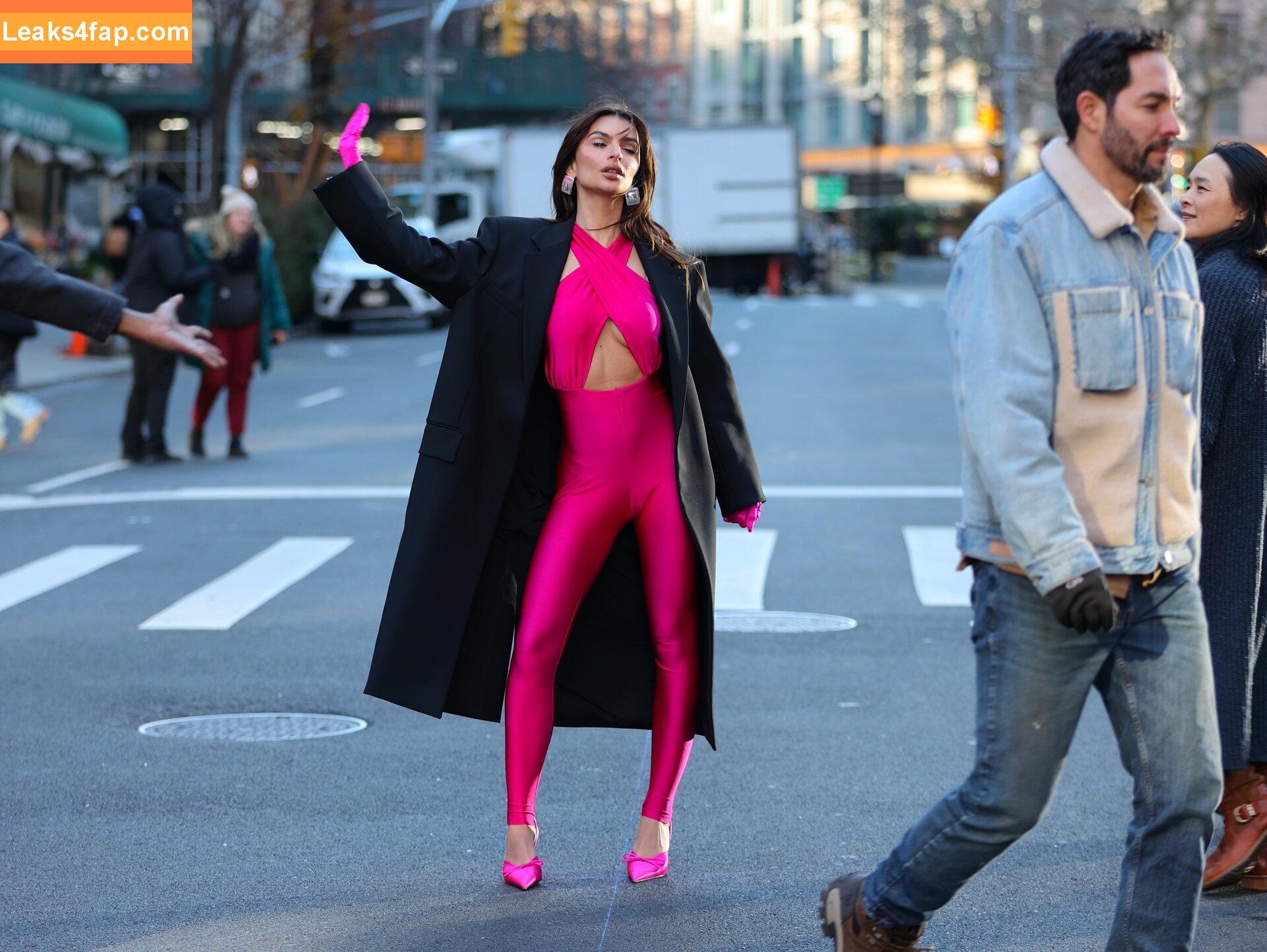 Emily Ratajkowski / Officialemilyratajkowski / emrata / https: leaked photo photo #2145