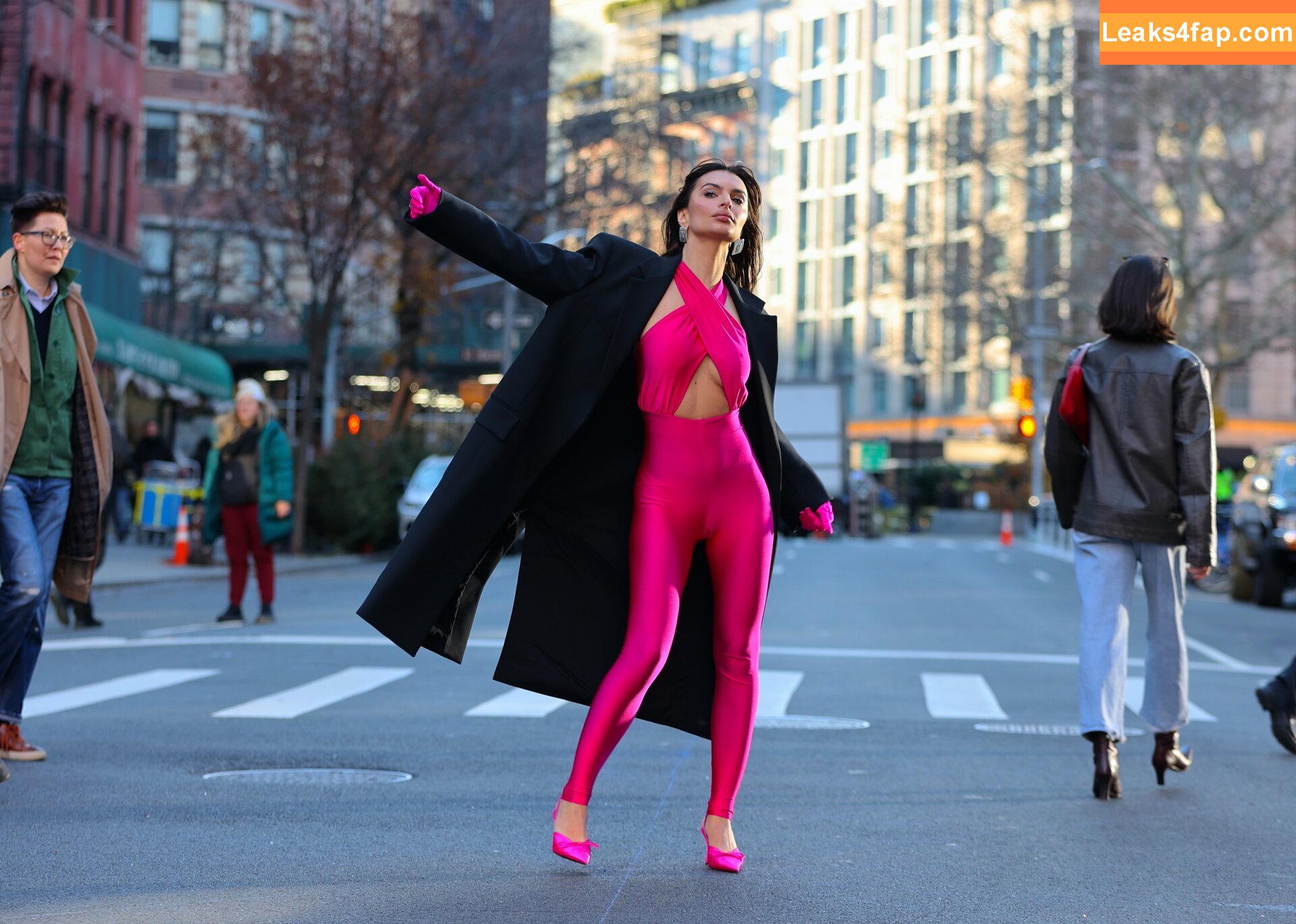 Emily Ratajkowski / Officialemilyratajkowski / emrata / https: leaked photo photo #2148