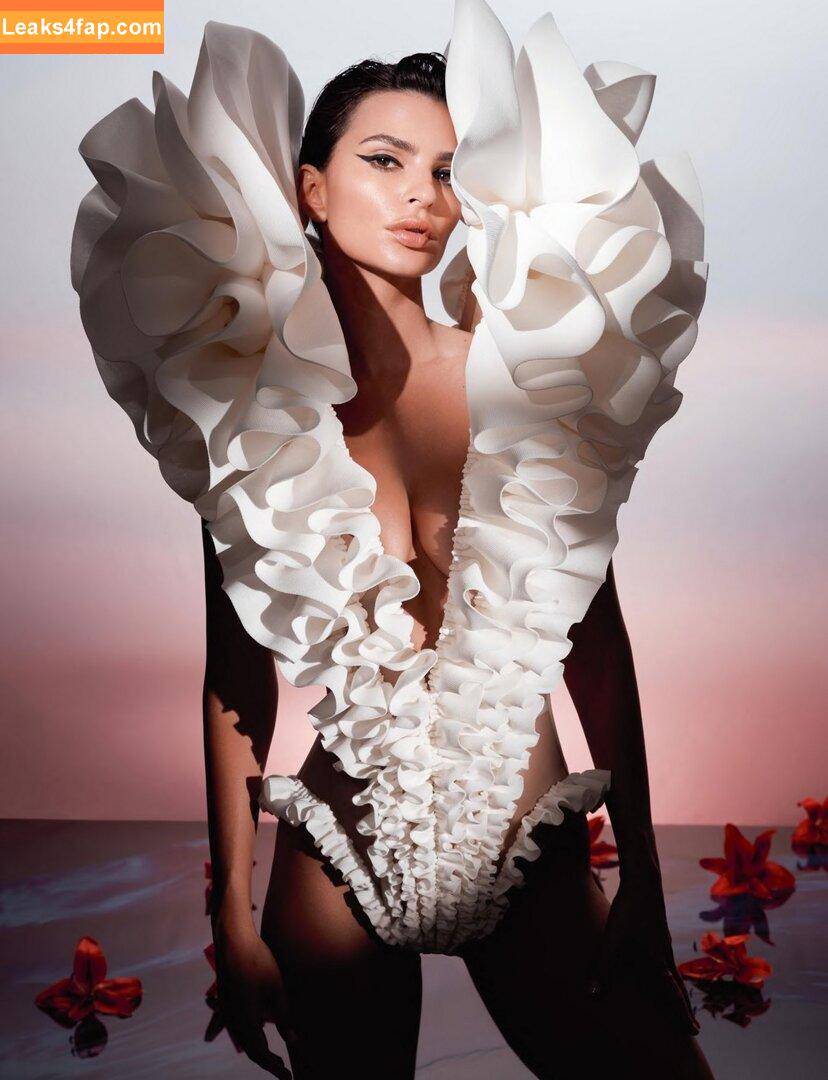 Emily Ratajkowski / Officialemilyratajkowski / emrata / https: leaked photo photo #2175