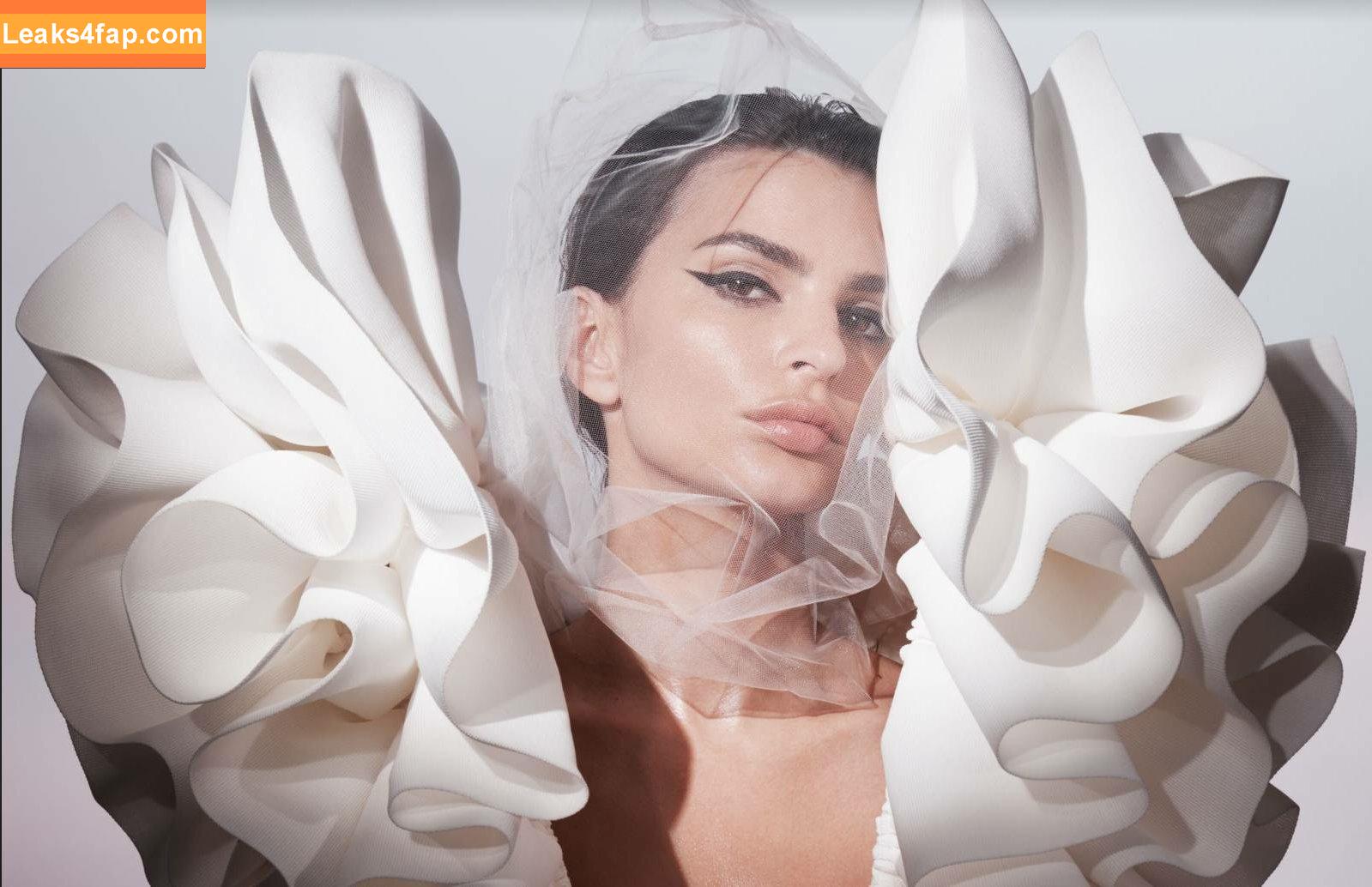 Emily Ratajkowski / Officialemilyratajkowski / emrata / https: leaked photo photo #2233