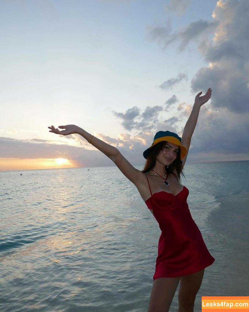 Emily Ratajkowski / Officialemilyratajkowski / emrata / https: leaked photo photo #2277