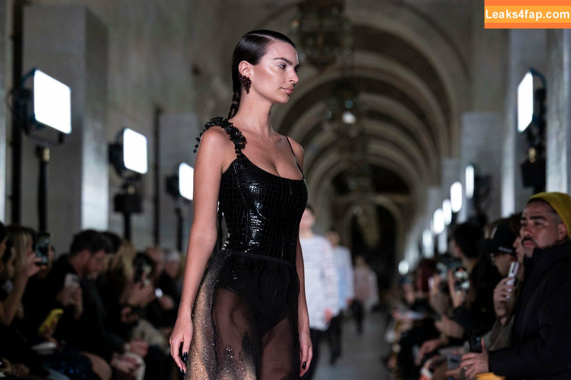 Emily Ratajkowski / Officialemilyratajkowski / emrata / https: leaked photo photo #2359