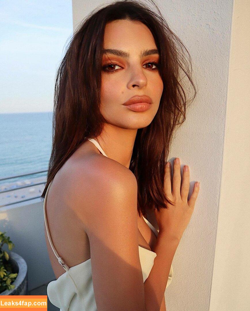 Emily Ratajkowski / Officialemilyratajkowski / emrata / https: leaked photo photo #2394