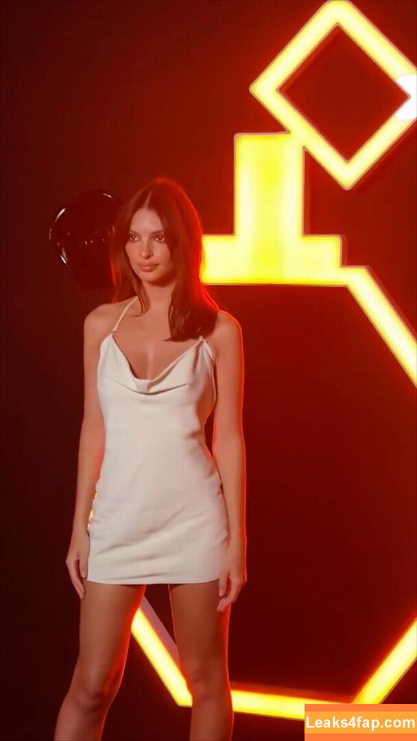 Emily Ratajkowski / Officialemilyratajkowski / emrata / https: leaked photo photo #2400