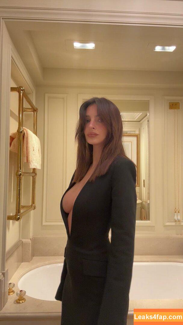 Emily Ratajkowski / Officialemilyratajkowski / emrata / https: leaked photo photo #2481