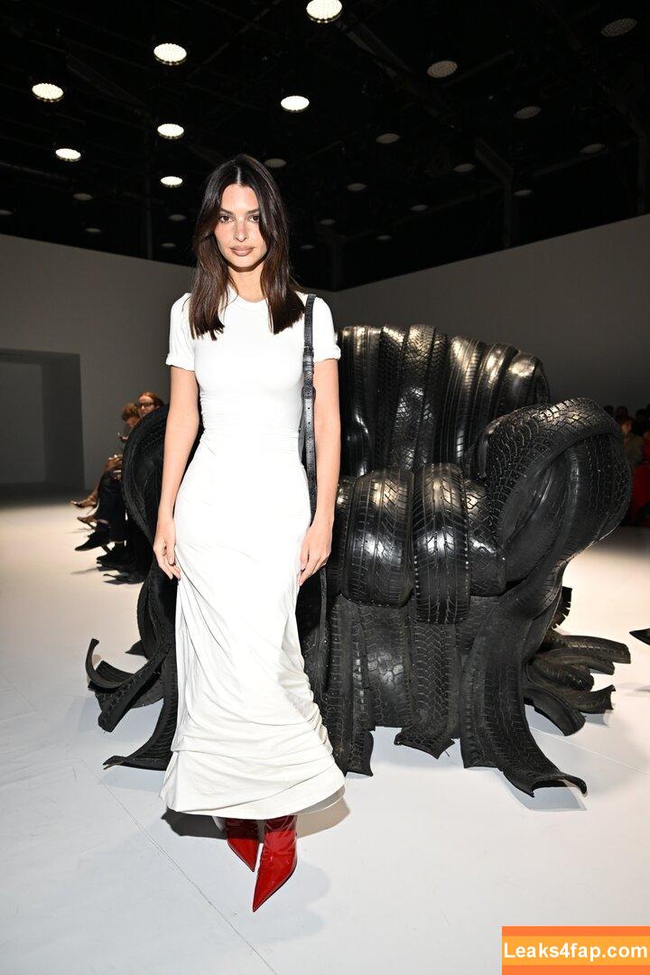 Emily Ratajkowski / Officialemilyratajkowski / emrata / https: leaked photo photo #2560