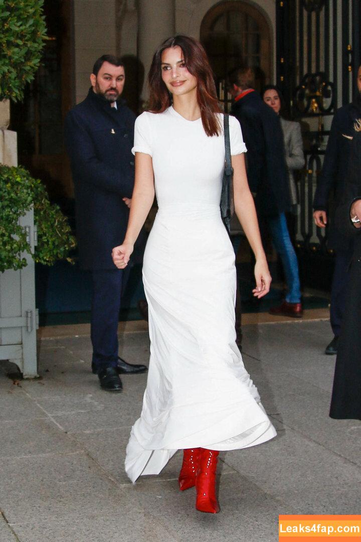 Emily Ratajkowski / Officialemilyratajkowski / emrata / https: leaked photo photo #2572