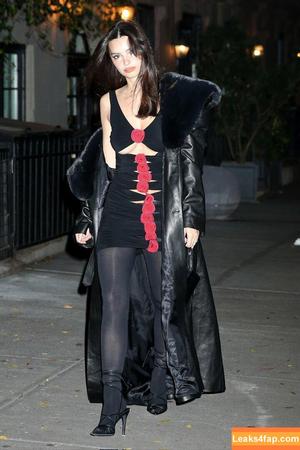 Emily Ratajkowski photo #2035