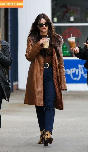 Emily Ratajkowski photo #2102