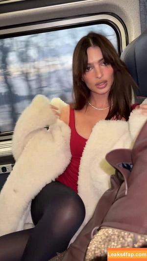 Emily Ratajkowski photo #2110