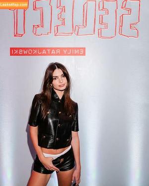 Emily Ratajkowski photo #2135
