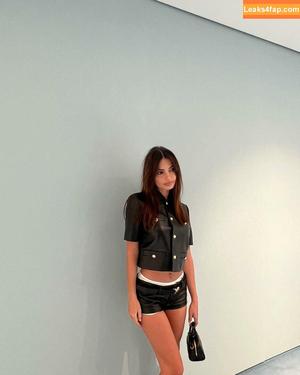 Emily Ratajkowski photo #2139