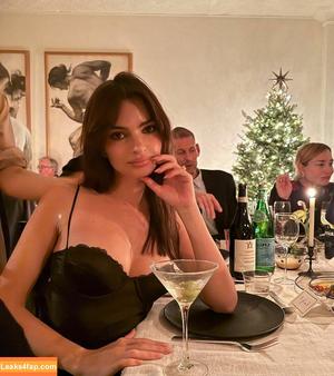 Emily Ratajkowski photo #2180