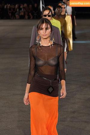 Emily Ratajkowski photo #2195