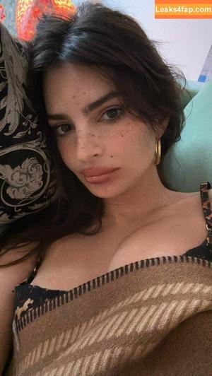 Emily Ratajkowski photo #2200