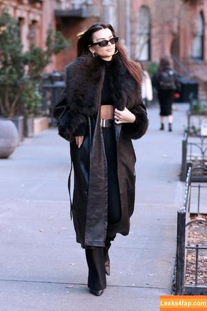 Emily Ratajkowski photo #2208