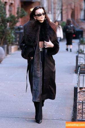 Emily Ratajkowski photo #2209