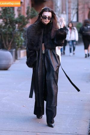 Emily Ratajkowski photo #2210