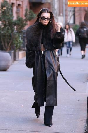 Emily Ratajkowski photo #2212