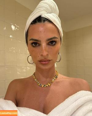 Emily Ratajkowski photo #2276