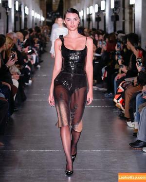 Emily Ratajkowski photo #2356