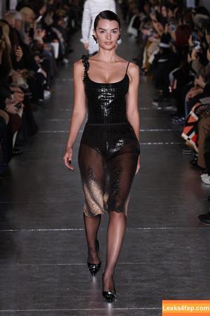 Emily Ratajkowski photo #2366