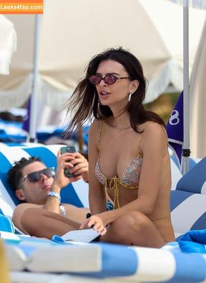 Emily Ratajkowski photo #2380