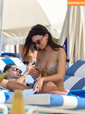 Emily Ratajkowski photo #2381