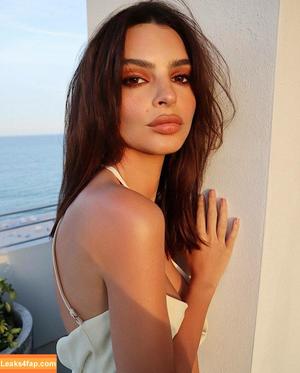 Emily Ratajkowski photo #2394