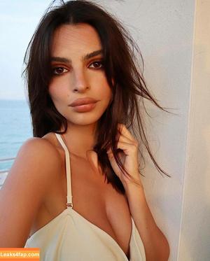 Emily Ratajkowski photo #2398