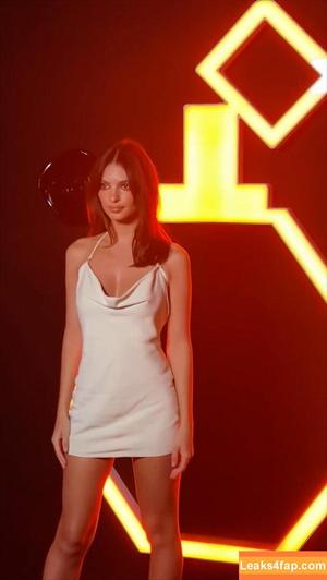 Emily Ratajkowski photo #2400