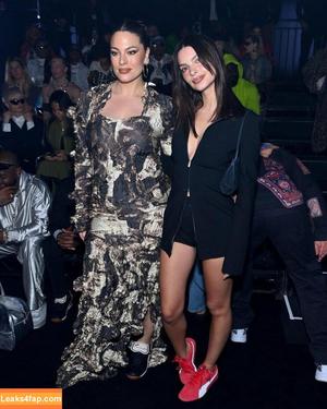 Emily Ratajkowski photo #2459