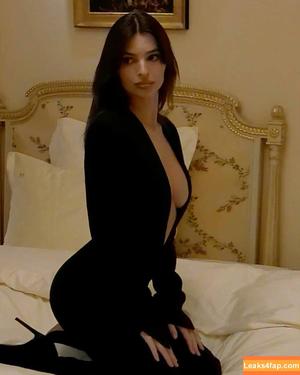Emily Ratajkowski photo #2519