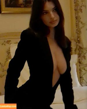 Emily Ratajkowski photo #2522