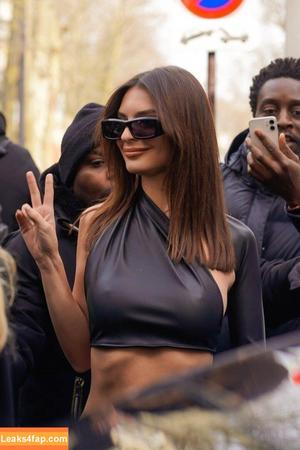 Emily Ratajkowski photo #2525