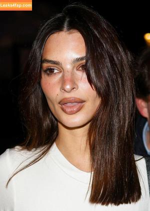 Emily Ratajkowski photo #2550