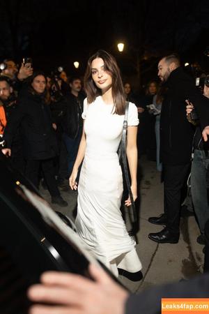 Emily Ratajkowski photo #2565