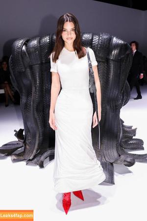 Emily Ratajkowski photo #2580