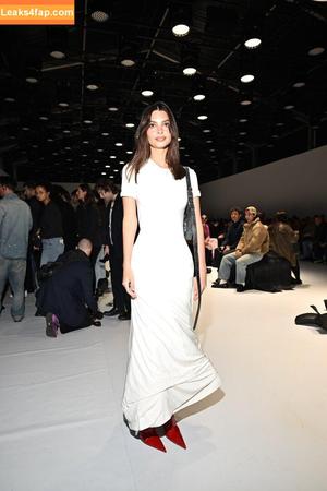 Emily Ratajkowski photo #2583