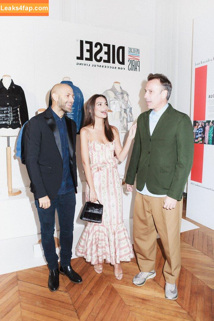 Emily Ratajkowski / Officialemilyratajkowski / emrata / https: leaked photo photo #3054